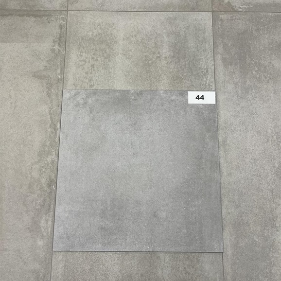 LOT 44: UNDEFASA CAPITOL GRIS 60X60